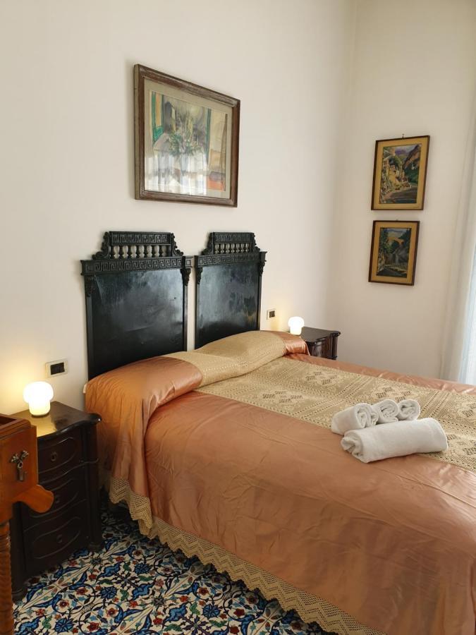 B&B D'Angleterre Salerno Exterior foto