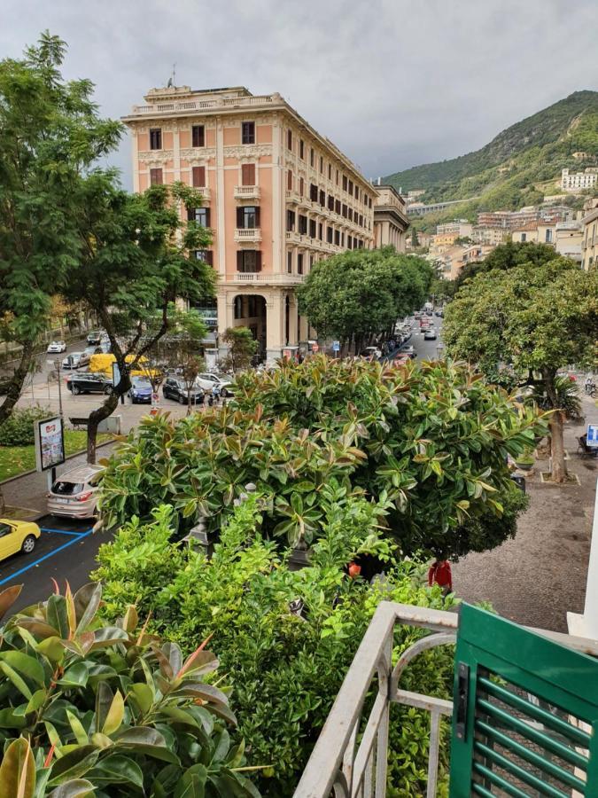 B&B D'Angleterre Salerno Exterior foto